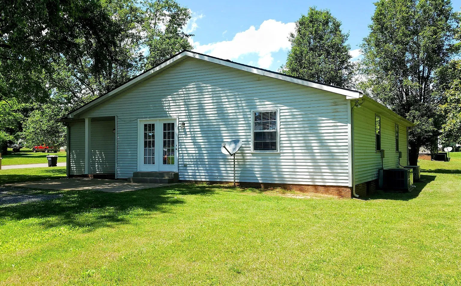 2 bed, 1.5 bath, 1025 sqft, $985 — Photo 3