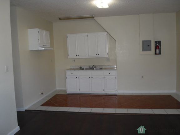 2nd image of 1419 W 11th St