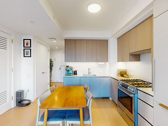 3rd image of 3 Court Sq APT 4205