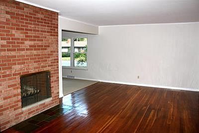 4th image of 320 Gary Lee Dr