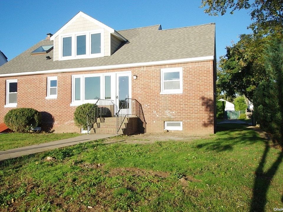 14 W Lake Dr Patchogue, NY Zillow Apartments for Rent in Patchogue