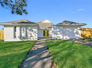 8425 Fairfax Dr, Chalmette, LA 70043