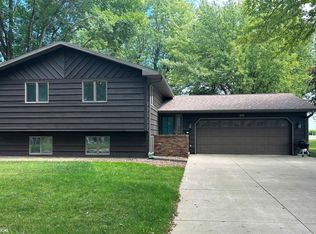 221 S McCoy St, Algona, IA 50511