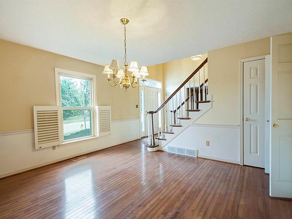 4th image of 641 Deerfield Dr