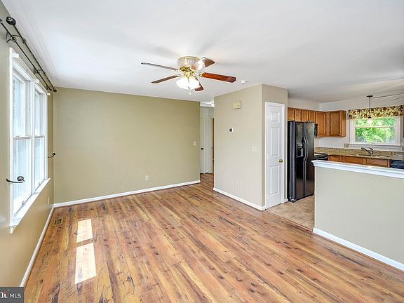 3rd image of 20 Oak Rd