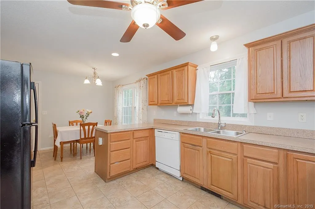 5 bed, 1792 sqft, $4,000 — Photo 3