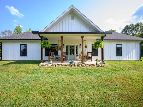 340 Hilly Village Rd, Batesville, AR 72501