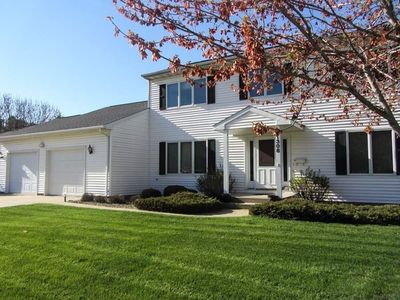 1308 Country Meadows Dr, Waverly, IA, 50677