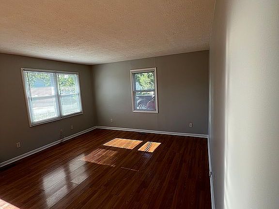 4th image of 100 Country Club Ln