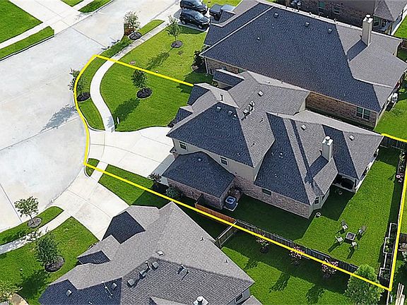 2nd image of 2888 Lombardia Dr
