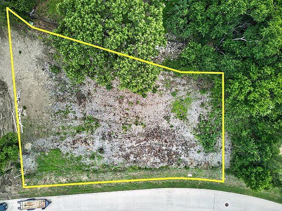 3rd image of 738 Sterling Dr