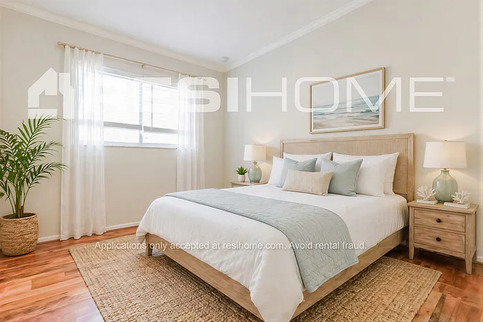 1020 Hope St — Photo 8