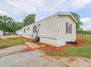 16 Cameron Cir, Muscle Shoals, AL 35661