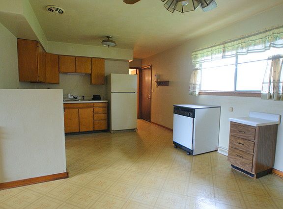 3rd image of 2400 Joanna Ave