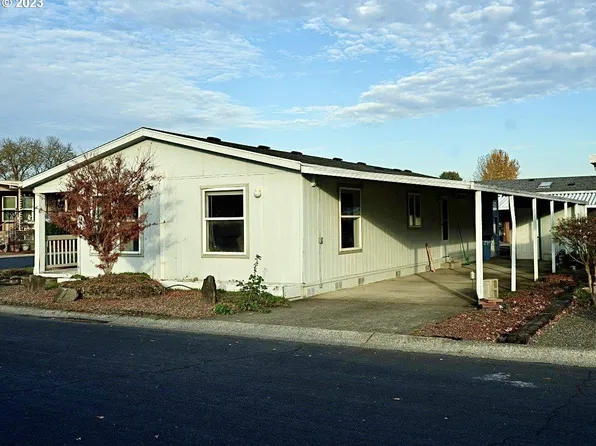 51448 SE Oak Grove Dr, Scappoose, OR 97056