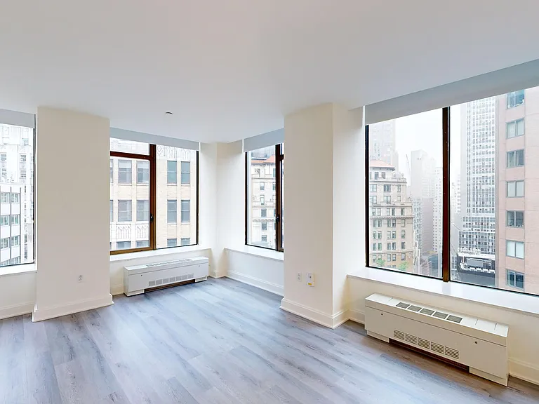 10 Hanover Square — Photo 111