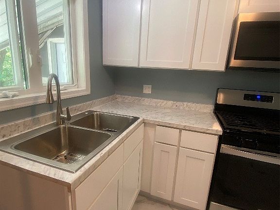 5th image of 202 S Washington St