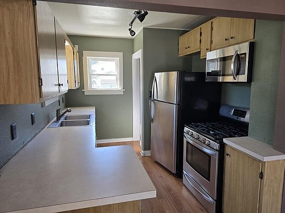 3rd image of 1845 Maple St