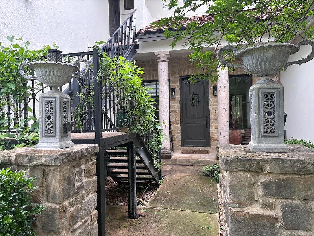 5 bed, 4.5 bath, 3368 sqft, $6,750 — Photo 3
