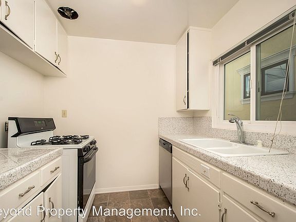 5th image of 7417-25 Herschel Ave #7