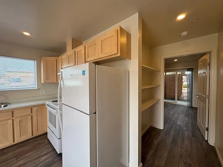 967 W Harris St — Photo 28