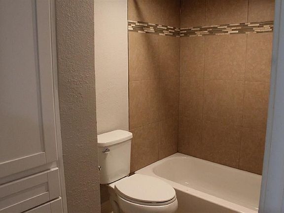 4th image of 3300 Yorktown St APT 19