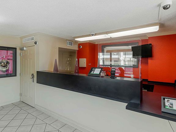 Lobby and Guest Check-in
