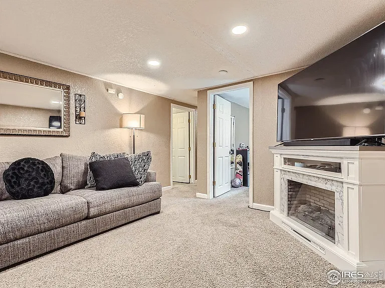 5861 Demott Ave — Photo 4