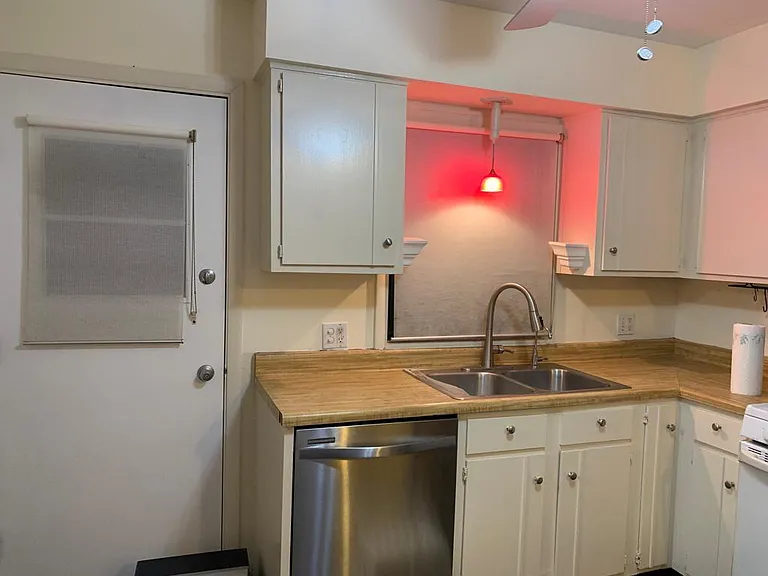 136 N Waterford Dr — Photo 24