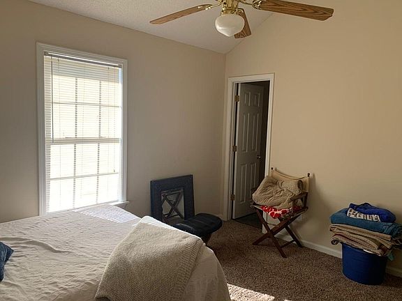 4th image of 164 Cypress Cir
