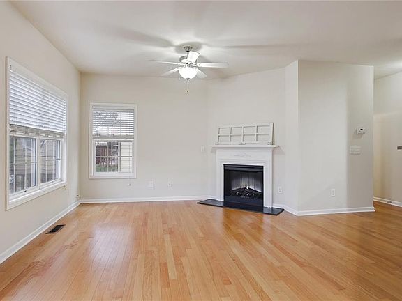3rd image of 2455 Suwanee Pointe Dr