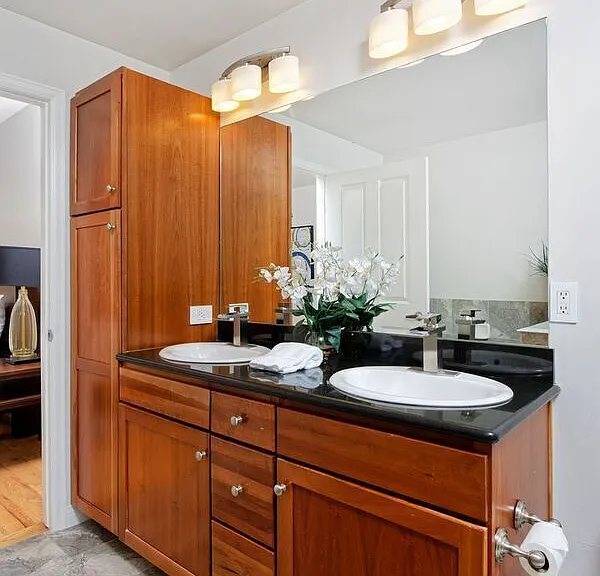 1950 N Logan St #103 — Photo 32