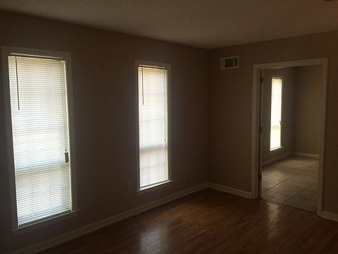 3rd image of 7000 Tulip Trail Dr