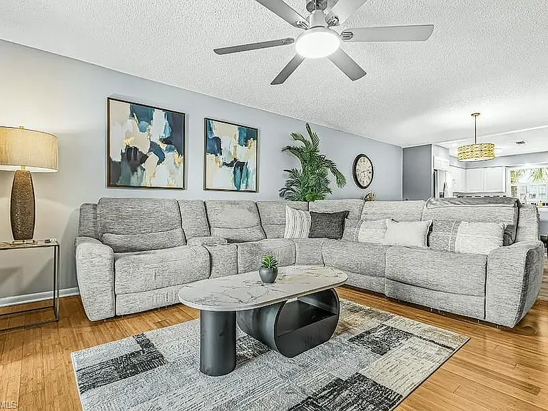 600 Valley Stream Dr #F8 — Photo 7