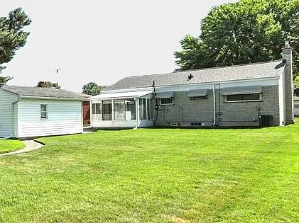 3 bed, 1.5 bath, 1050 sqft, $1,800 — Photo 2