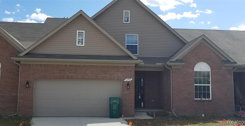 2nd image of 2723 Bluewater St