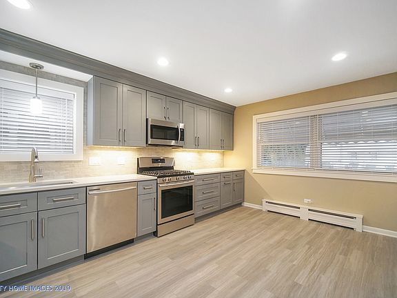 4th image of 1080 N Northwest Hwy APT 1