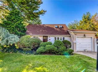 219 Crown Ave, Floral Park, NY 11001
