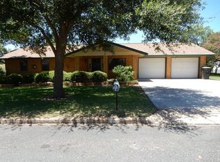 101 E Grothe St, Fredericksburg, TX 78624