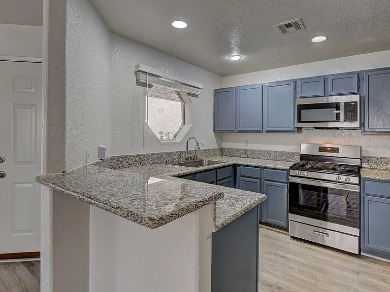 5056 S Rainbow Blvd #205 — Photo 9