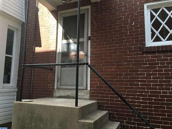 3rd image of 944 Penn Ave