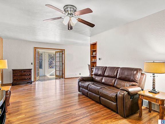 3rd image of 2550 S 39th St