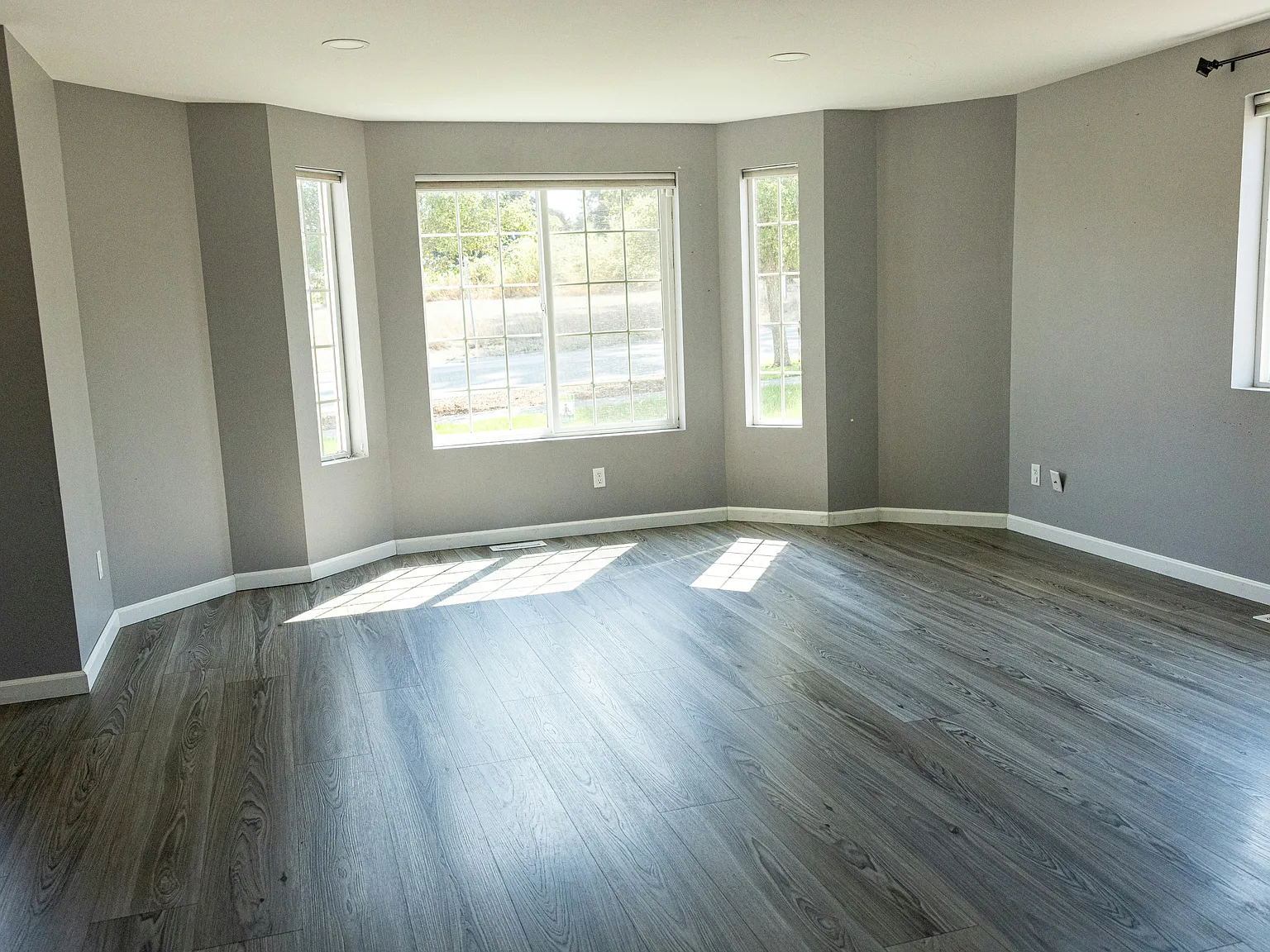 3 bed, 1883 sqft, $2,600 — Photo 3