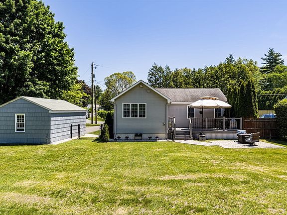 5th image of 46 Rochford Cir
