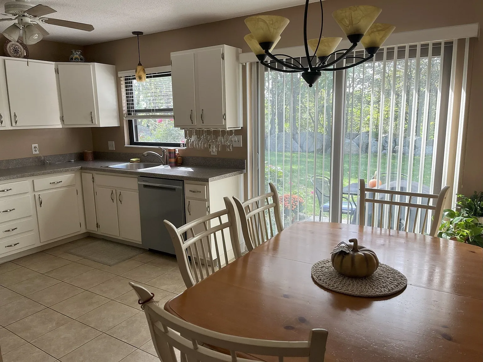 2 bed, 1.5 bath, 1190 sqft, $2,900 — Photo 4