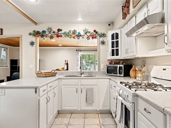 4th image of 17061 Malaga St