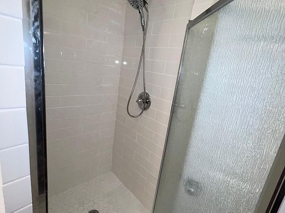 5th image of 23331 Woodward Ave