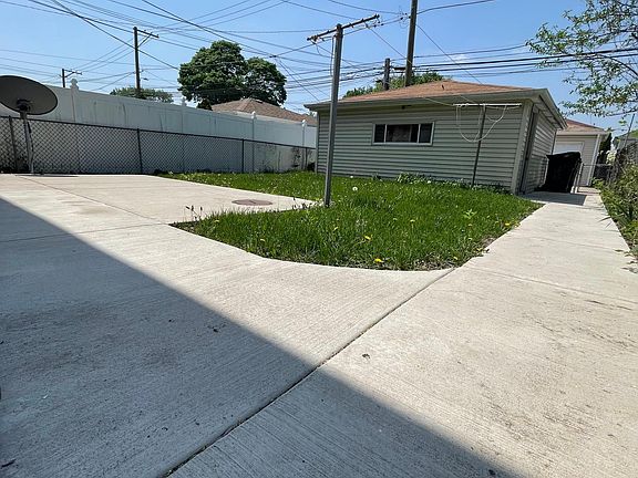 3rd image of 3720 N Harlem Ave #1