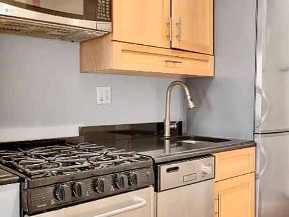 4th image of 89 Clinton St #3A