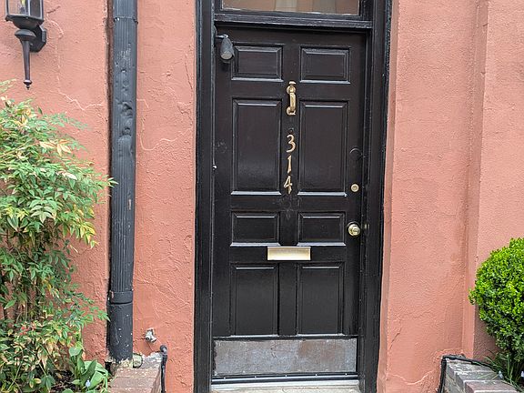 Additional private entrance off street to this Unit 1C